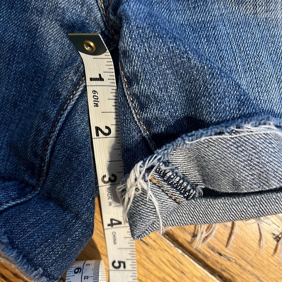 American Eagle Destructed Jean Shorts sz 6 Like New - Picture 9 of 10